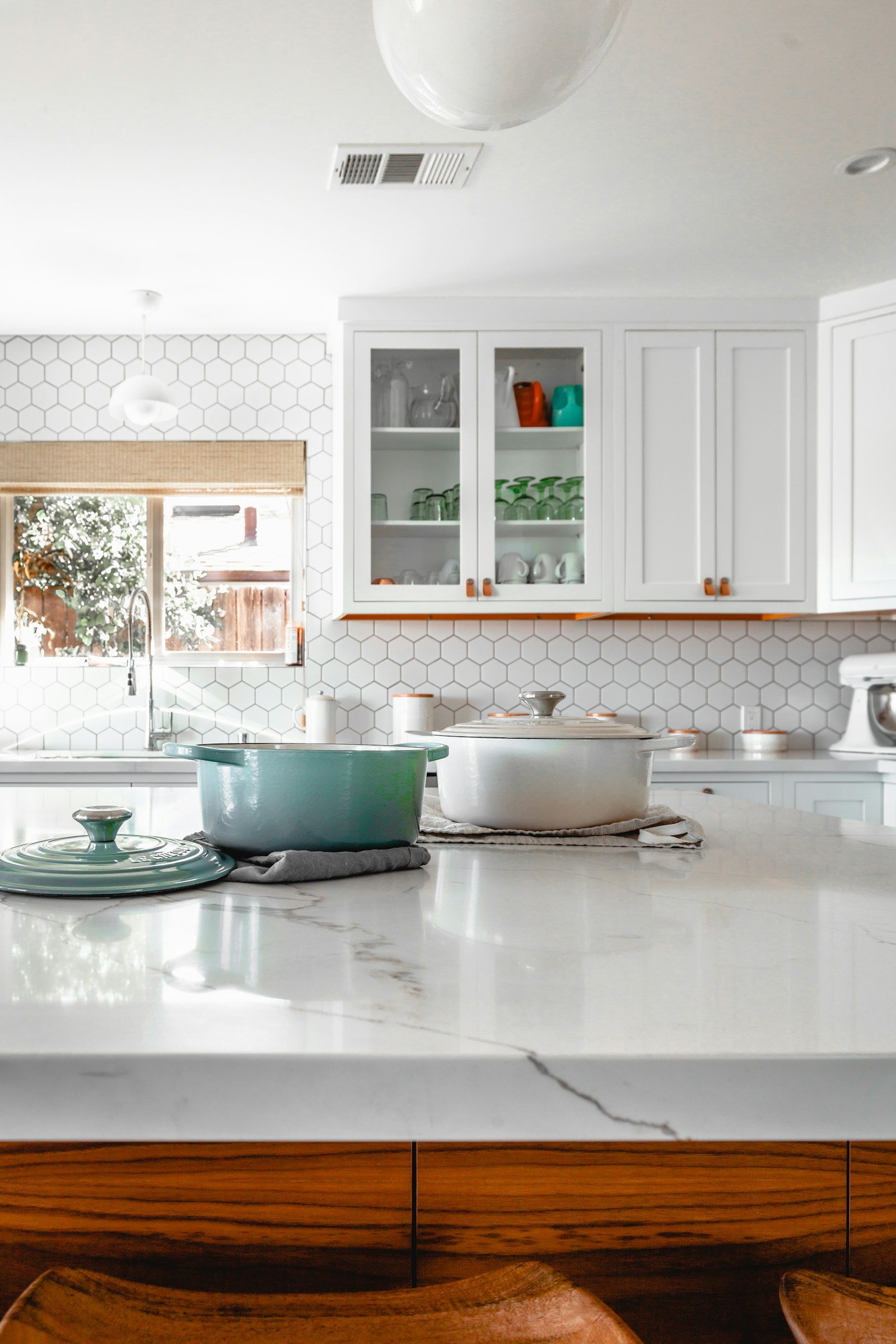 Precisely aligned ceramic kitchen backsplash tilework